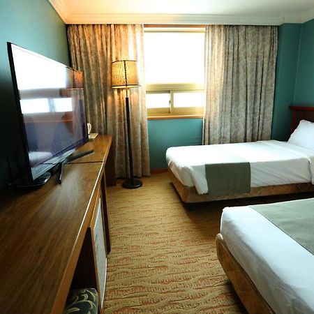 Prime Tourist Hotel Busan Exteriör bild
